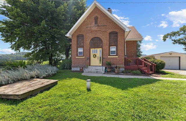 Charming old schoolhouse in a rural setting between Bloomington and Indianapolis