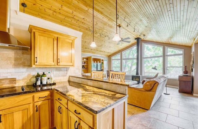 Peace on the River Secluded 4BR Near War Eagle