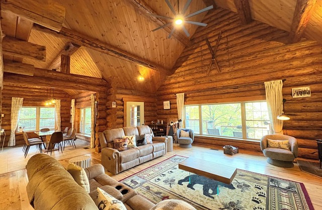 Vermont Lodge Cabin with Mountain Views near Killington