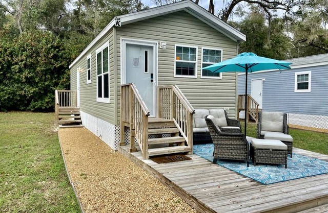 Picturesque Cottage with Fire Pit in Dunnellon, Florida