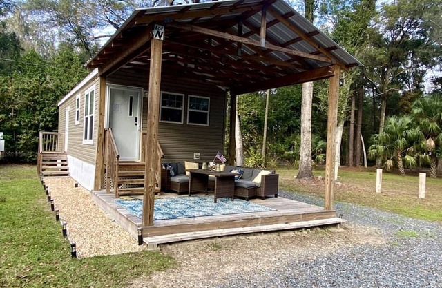 Beautiful Cottage with Fire Pit and Barbecue in Dunnellon, Florida