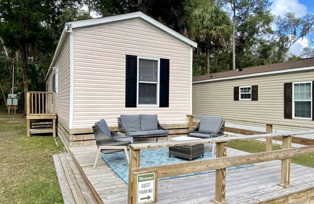 Amazing Cottage Surrounded by Trees in Dunnellon, Florida