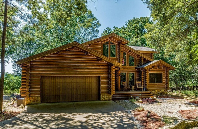 Waterfront Cabin with Barbecue in Langley, Oklahoma