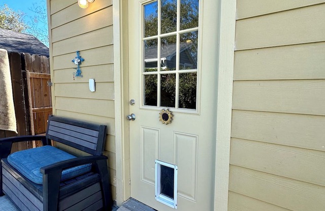 Cozy studio with private garage parking in Hallettsville