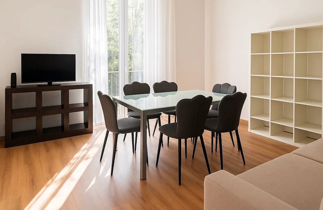 Queen Home Sophia - One Bedroom Apartment, Sleeps 5