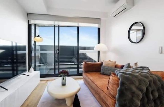 Stylish & Spacious 2BR w Study, Wi-Fi & Car Park
