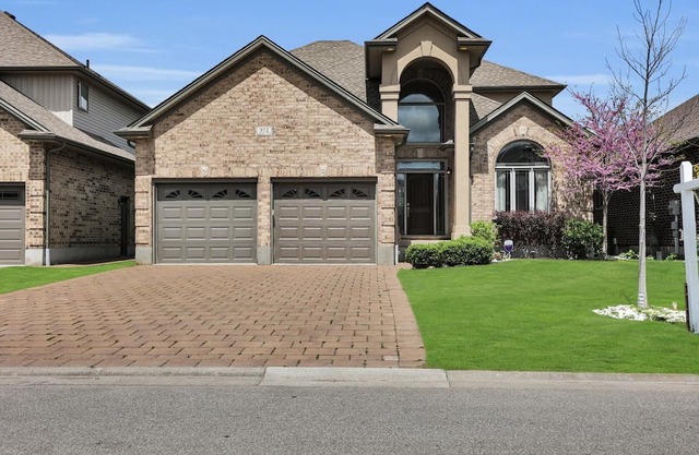 Modern 4BR/Near Western&Masonville Prime London