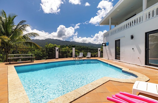 Private Pool with Rainforest View - Whole House in El Verde