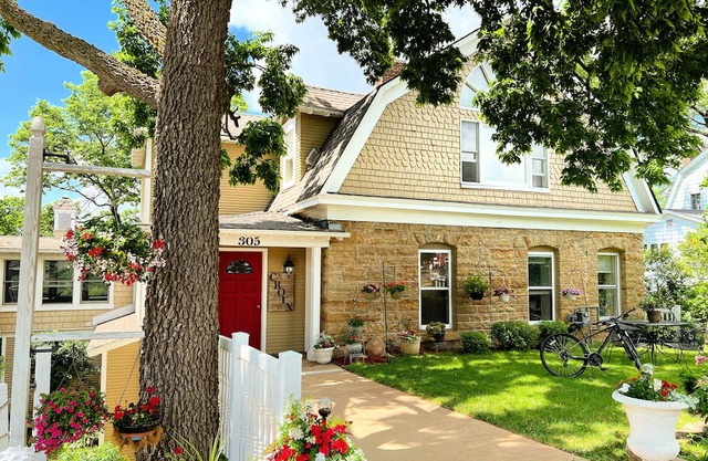 Marvelous 7-bedroom house overlooking the St. Croix River in Osceola