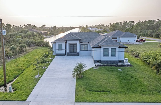 A cozy house in Port Charlotte located in South Gulf Cover with a water view.
