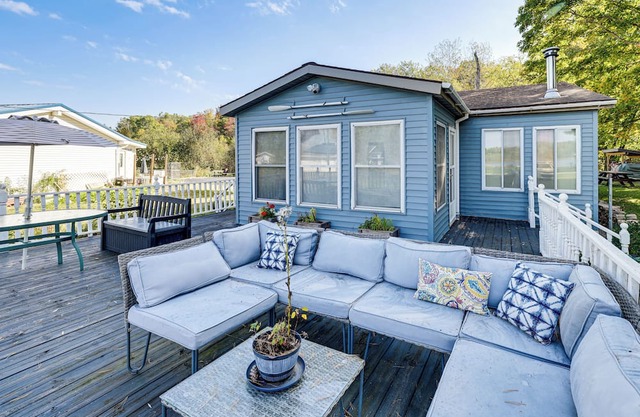 Lake Access! All-Season Fun at Reed City Home