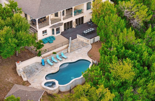 Expansive Lakehouse W Stunning Pool & Views