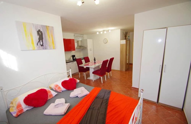 Charming studio "Tara" in subrub of Pula