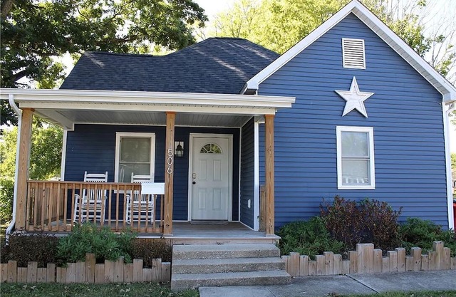 Cozy Refurbished Cottage Near Lake Shelbyville - Pet & Boat Friendly