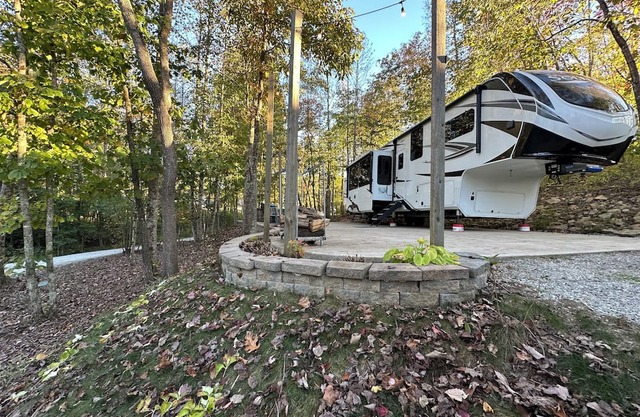 Visit Cumberland Falls, see the Moonbow and enjoy Corbin's luxury RV campground.