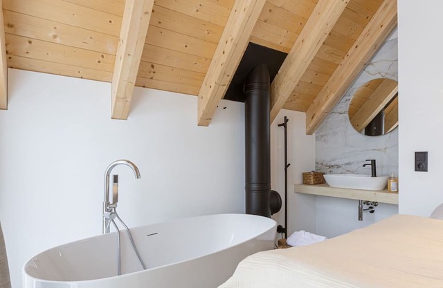 Stunning villa for 6 guests with WIFI, TV, terrace and pets allowed