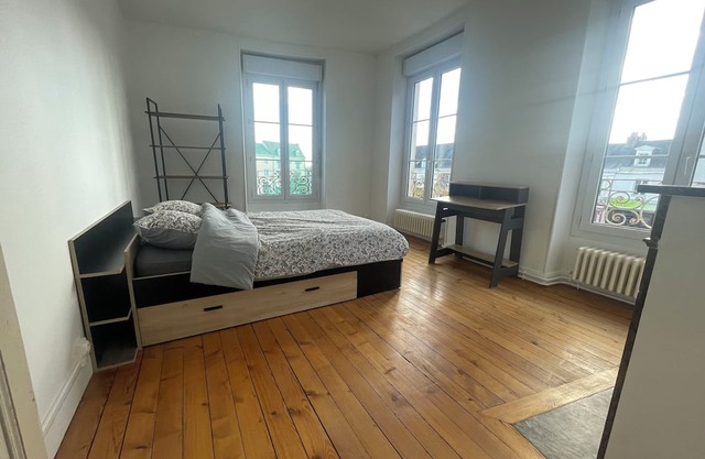 2-bedroom courtyard apartment sleeps 6