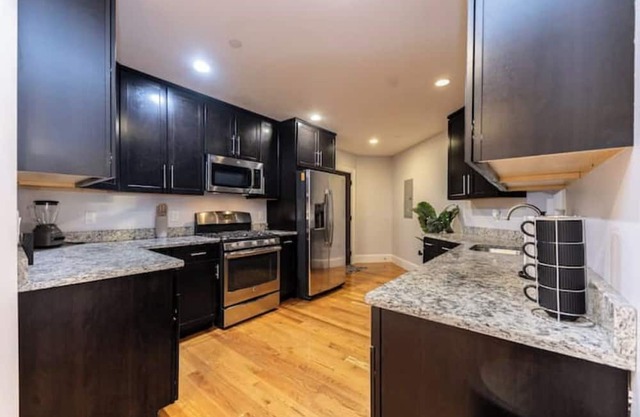 NEW -Entire Place-Laundry In Unit -Family Friendly