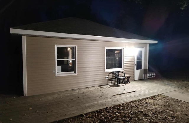 Charming updated 1-bedroom apartment in brilliant Midland with AC