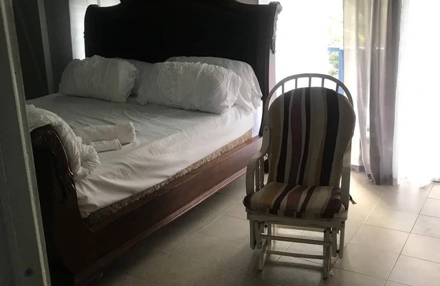 Enjoyable 2nd story, 3-bedroom house with AC in Coamo, PR