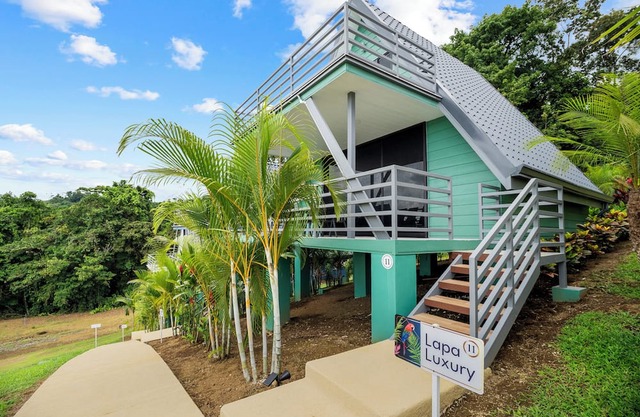 Lapa Luxury - Luxe A-Frame with Volcano Views in La Fortuna