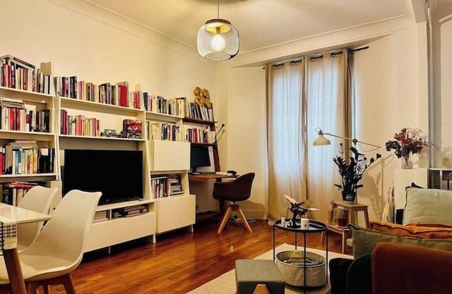 Modern apartment in Courbevoie near the park