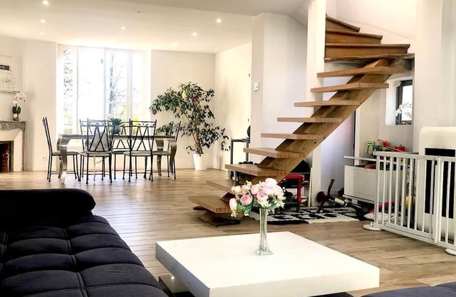 🏡 Charming Bourgeois House – 1h from Paris – 12 Guests – Large Garden