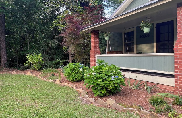 Charming 2-bedroom cottage in Aberdeen with AC