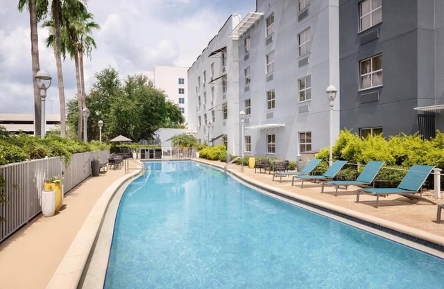 King Suite with Outdoor Swimming Pool Perfect for Trips Near Tampa Attractions