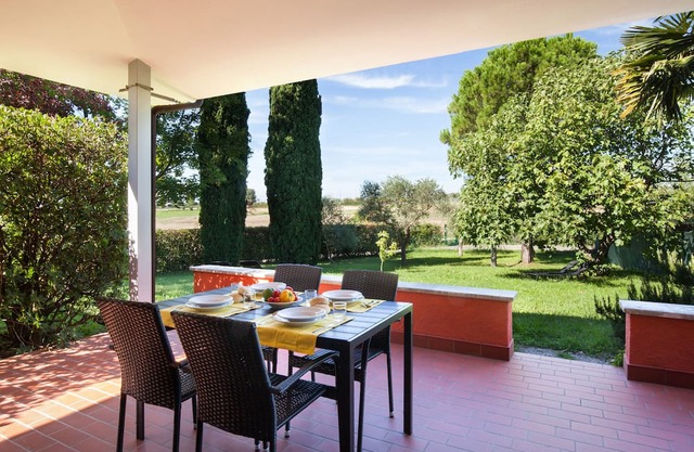 Apartment Noal with garden, swimming pool
