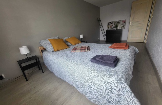Large 8-bedroom house in the countryside - ideal for families & friends
