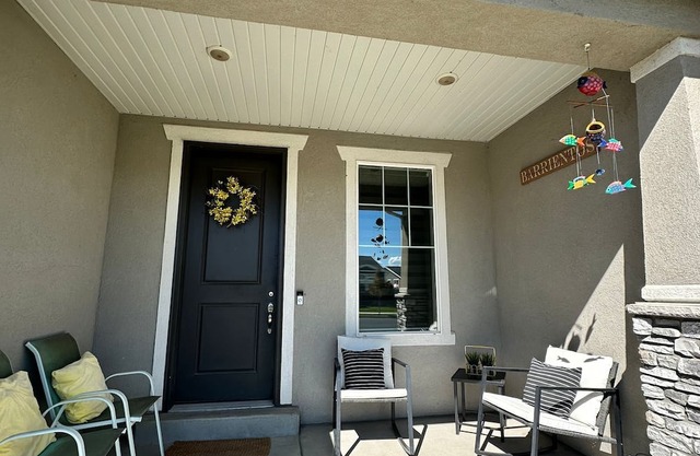 Spacious 5-bedroom house in fabulous Lindon inches away from I-15