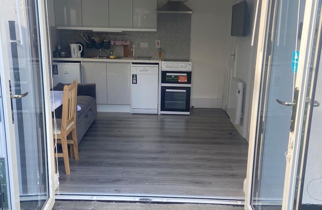 Luxury Garden Hideaway, Ranelagh, Dublin. Close to Aviva and city