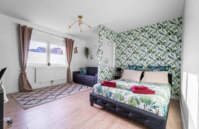 Private room 22m² + Sofa bed - WIFI - 120m² - France