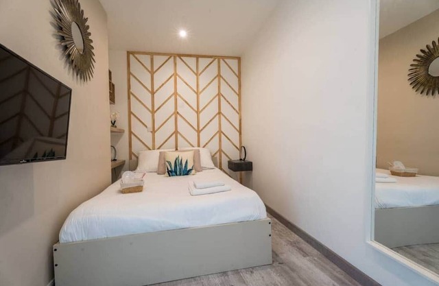 Private room 26m + living room and kitchenette - WIFI