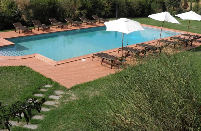 Farmhouse Agriturismo Borgo in Santa Lucia