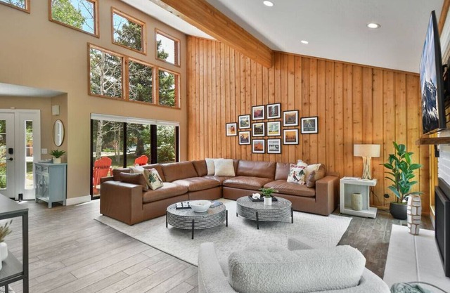 Stylish Retreat: 3,600+ Sq; Walk to Cabriolet Lift