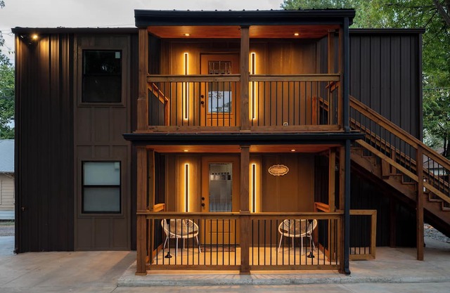 Modern Cabin Mins from TU, Downtown, Expo, St John and HIlcrest - upstairs