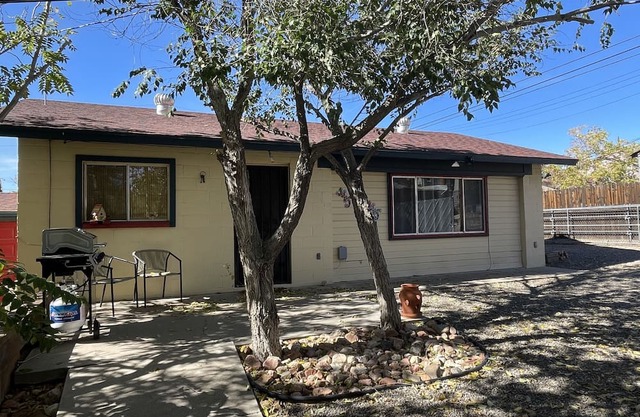 Downtown Cottage-Your adventure awaits!