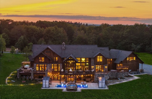 Pinnacle Pointe by Relaxtay | 600-Acre Private Luxury Estate with Spa, Pool, Theater & Lake