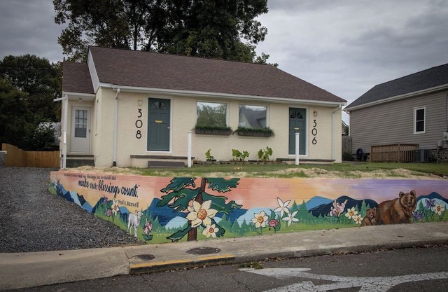 Downtown Delight King Beds Comfort & the Greenway!