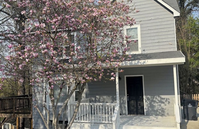 Home in Downtown Acworth with Hot Tub with Golf Cart