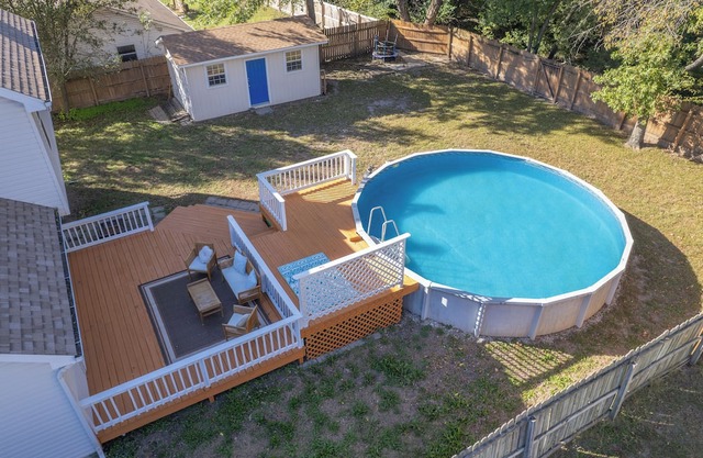 Logan Lodge Pool House~ 4 Bedrooms 3 Bathrooms