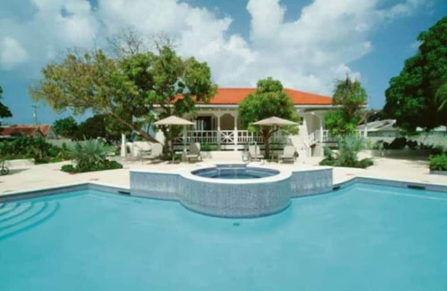 Prospect House: Elegant 5 Bedroom Retreat with Pool