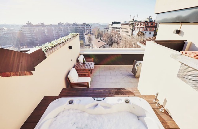 Luxury attic with jacuzzi in Navigli