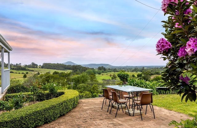 Olive Grove - Pet Friendly with Fireplace