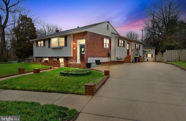 Quiet 3BD/2BA PetFriendly Duplex Sleeps 9, PrivatePatio Workspace & AmpleParking