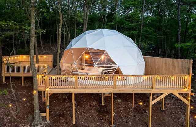 Impressive Dome with Fire Pit, Barbecue and Hot-tub in Capon Bridge, West Virginia
