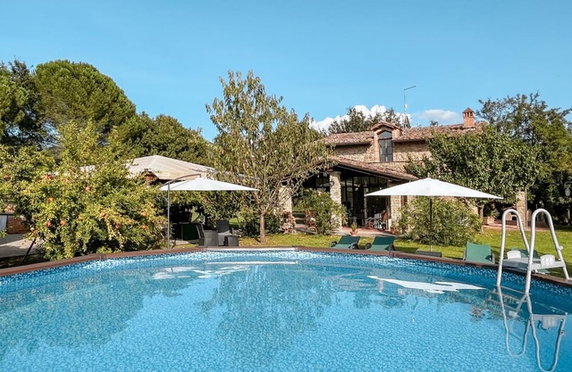 Lake front home in Arezzo (AR)