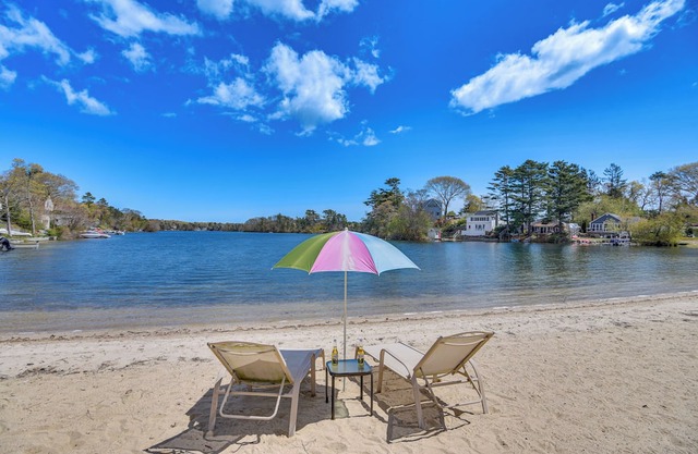 Cottage on Private Pond w/Beach in Wareham